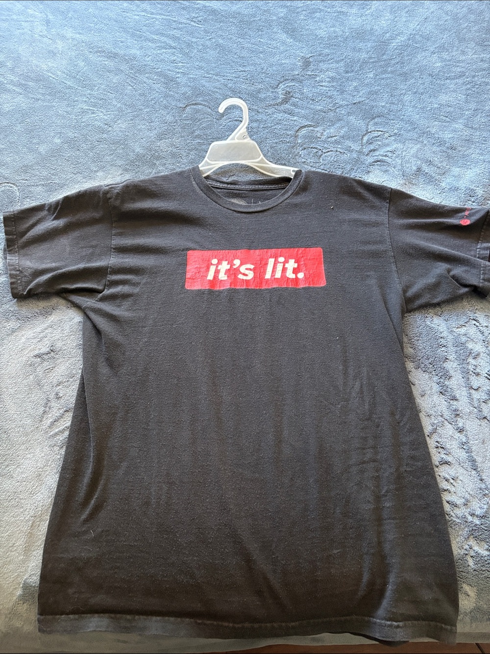 Men's Black Graphic Tee with Red "it's lit." Print